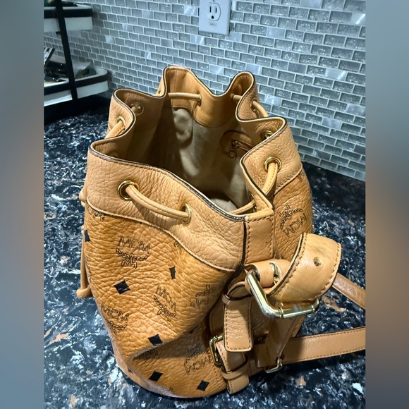 MCM Visetos Medium Drawstring 
Bucket Bag in Cognac. EUC - Picture 3 of 15